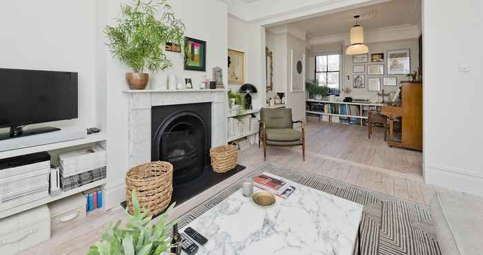 Lain-lain Interior Designed House With Garden in North West London by Underthedoormat