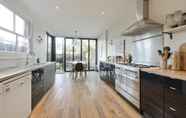 Lain-lain 6 Interior Designed House With Garden in North West London by Underthedoormat