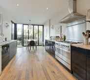 Lainnya 6 Interior Designed House With Garden in North West London by Underthedoormat