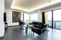 Lain-lain Park View Penthouse in London