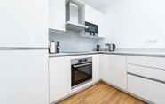 Others 4 Modern Kingston Home Close to Hampton Court Palace by Underthedoormat