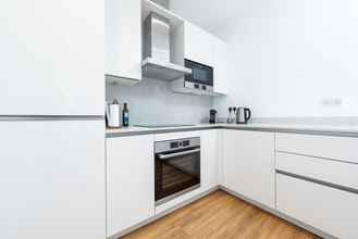 Others 4 Modern Kingston Home Close to Hampton Court Palace by Underthedoormat