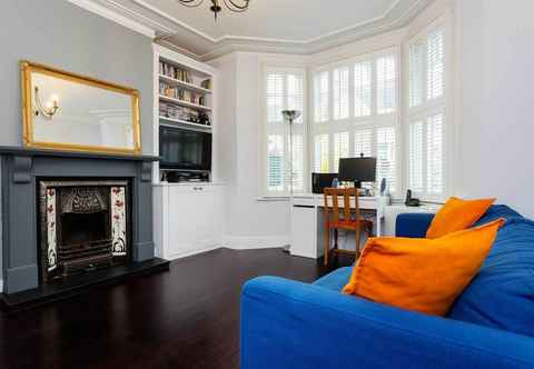 Others Terraced Home in Tranquil Wimbledon