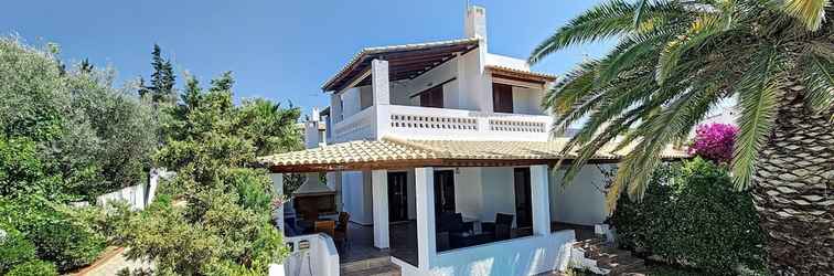 Others Beach Villa With Private Pool Garden and Boat Dock Near the Seafront 3 Bedrooms