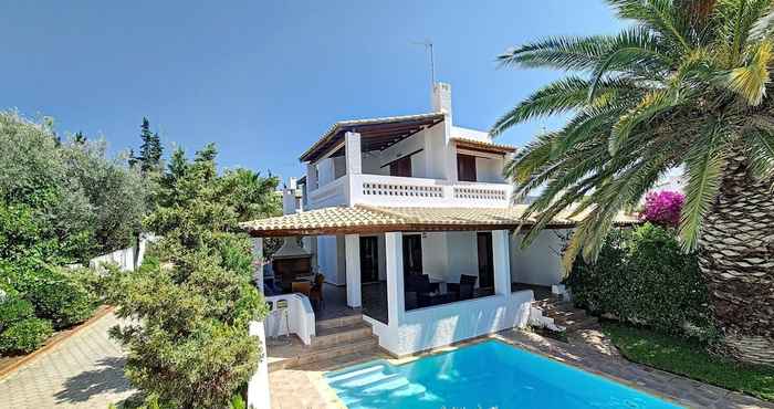 Others Beach Villa With Private Pool Garden and Boat Dock Near the Seafront 3 Bedrooms