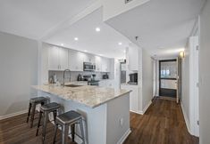 Lain-lain 5 Surfside South 313