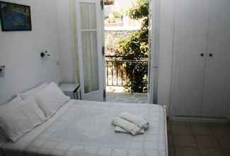 Others 4 Apanemos Return to Timeless Spetses