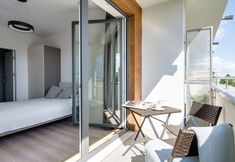 其他 7 Bright and Sunny 4 Rooms Apartment