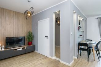 其他 4 Bright and Sunny 4 Rooms Apartment