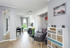 其他 5 Bright and Sunny 4 Rooms Apartment