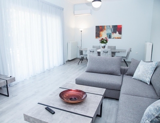 อื่นๆ 2 Minimal 3 Bedroom Apartment in Glyfada