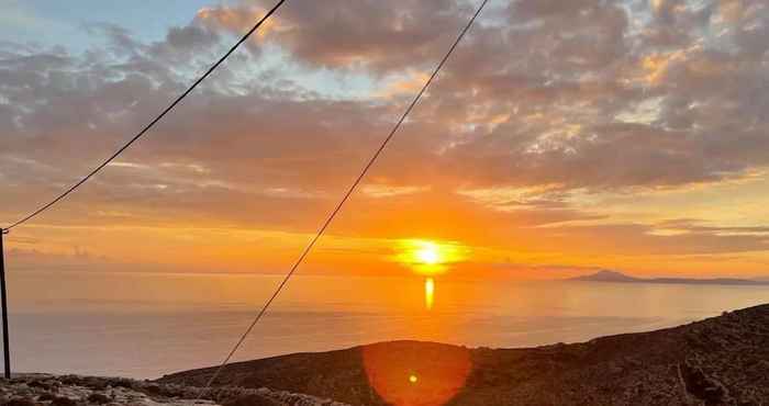 Others Folegandros Enchanting Cycladic Home Sunset Views