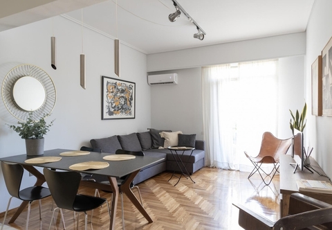 Others Retreat to a Stylish Flat in Psychiko
