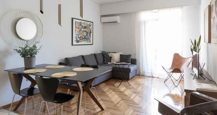 Others Retreat to a Stylish Flat in Psychiko