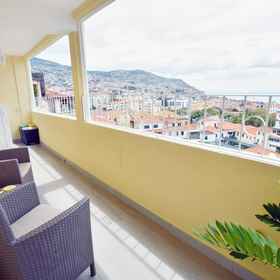 Room 1 Funchal Window City Center by Homie, Funchal Hotels
