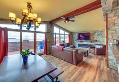 Khác 4 Prairie-style Home on Garden Bay w/ Deck + Hot Tub