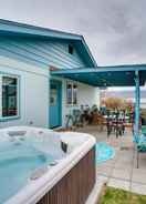 Primary image East Wenatchee Home w/ Yard & Hot Tub!