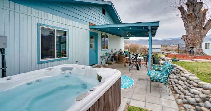 Others East Wenatchee Home w/ Yard & Hot Tub!