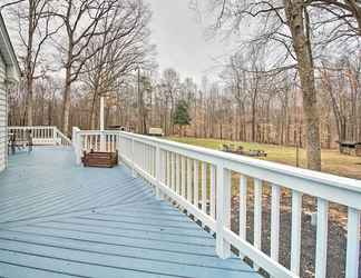 Others 2 Cozy Woodbridge Home w/ Fire Pit & Deck