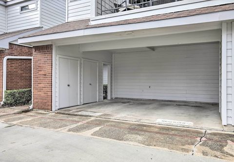 Others Comfortable Dallas Condo Close to Attractions