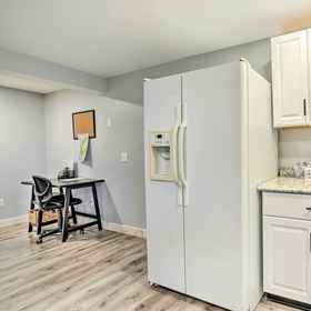 Interior1Charming Beacon Apt w/ Fire Pit: Near Hiking!,达奇斯县公寓