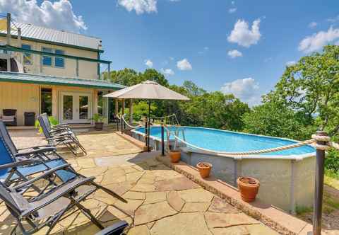 Others Eureka Springs Vacation Rental w/ Pool & Hot Tub!