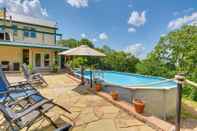 Lainnya Eureka Springs Vacation Rental w/ Pool & Hot Tub!