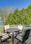 Ảnh chính Lake Champlain Getaway w/ Deck + Fire Pit!