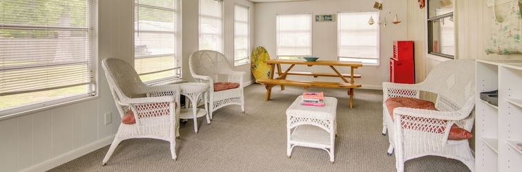 其他 Beachy Lewes Home w/ Outdoor Shower & Fire Pit!