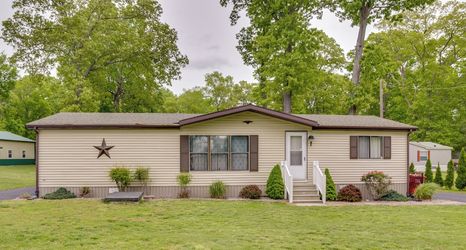 Others 2 Beachy Lewes Home w/ Outdoor Shower & Fire Pit!