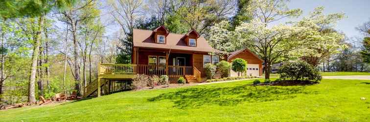 Lainnya Peaceful Candler Cabin w/ Private Hot Tub!