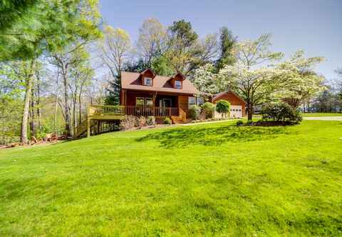 Lainnya Peaceful Candler Cabin w/ Private Hot Tub!