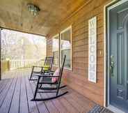 Lainnya 5 Peaceful Candler Cabin w/ Private Hot Tub!