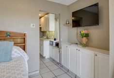 Others 2 Tucson Studio w/ Private Backyard - Great Location