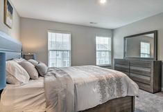 Others 6 Modern & Spacious Family Home w/ Pool Access!