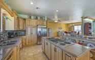 Others 5 Apache Jct Abode w/ Balcony & Mountain Views!