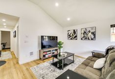 Others 2 Modern Pacific Vacation Rental: 5 Mi to Lake Tapps