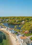 Primary image Charming Niantic Vacation Rental: Walk to Beach!