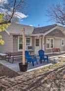 Ảnh chính Charming Cheyenne Home ~ 1 Mi to Downtown!