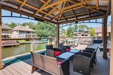 其他 Beautiful Montgomery Home w/ Lakefront Deck!
