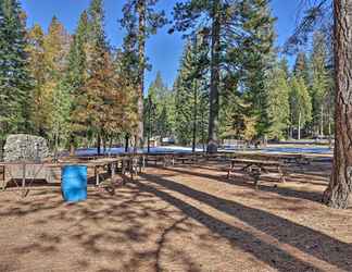 Lainnya 2 Homey Long Barn Cabin w/ Deck & Fire Pit!