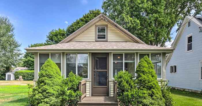 อื่นๆ 'grandma's Cottage' w/ Sunroom: Walk to Beach