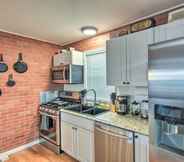 อื่นๆ 4 Pet-friendly Duplex Home Near Downtown KC!