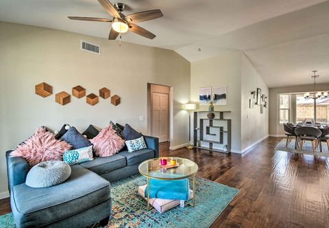 其他 Stylish Glendale Home w/ Private Yard + Patio