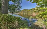 Others 2 Lovely Kalamazoo River Home w/ Dock & Hot Tub