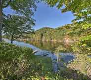 Lainnya 2 Lovely Kalamazoo River Home w/ Dock & Hot Tub