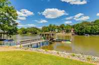 อื่นๆ Lake Norman House Rental w/ Boat Dock + Fire Pit!