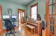 Lain-lain 4 Historic Eau Claire Home w/ Porch + Sunroom!