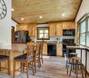 Others 4 Vacation Rental Cabin Near Lake Arbutus!