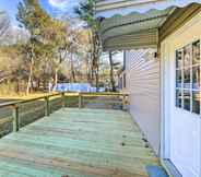 Others 7 Lake Grove Getaway ~ 7 Mi to the Beach!